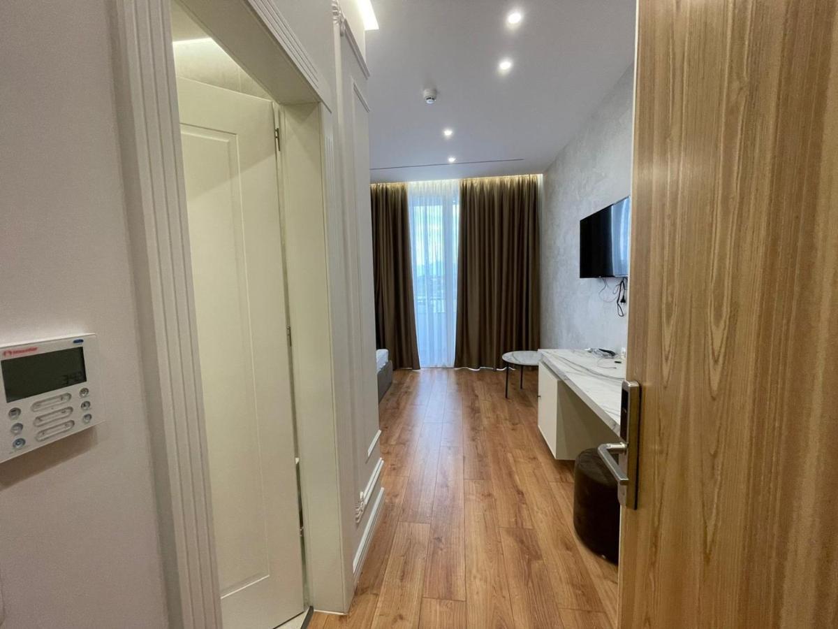 Hotel Ujvara Belsh Екстер'єр фото