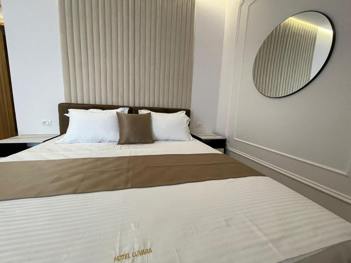 Hotel Ujvara Belsh Екстер'єр фото