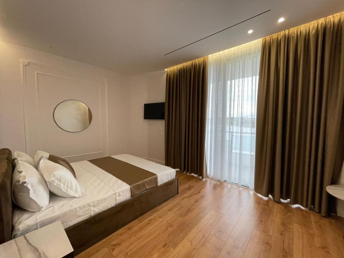 Hotel Ujvara Belsh Екстер'єр фото