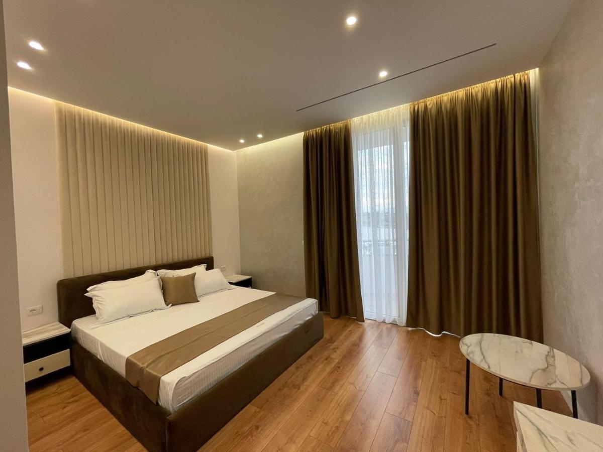 Hotel Ujvara Belsh Екстер'єр фото