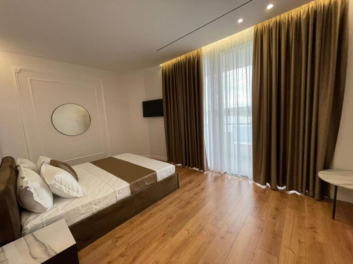 Hotel Ujvara Belsh Екстер'єр фото