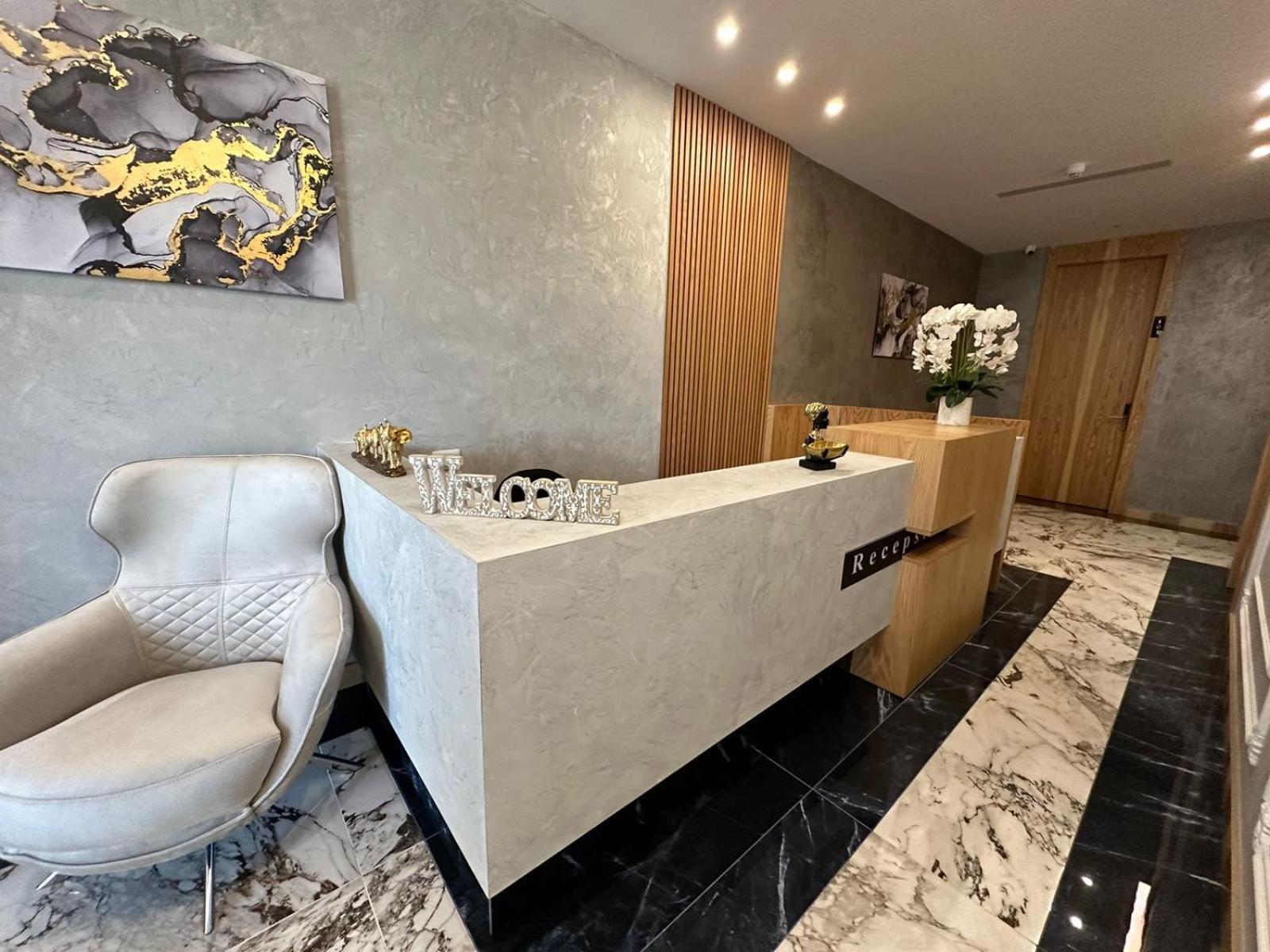 Hotel Ujvara Belsh Екстер'єр фото