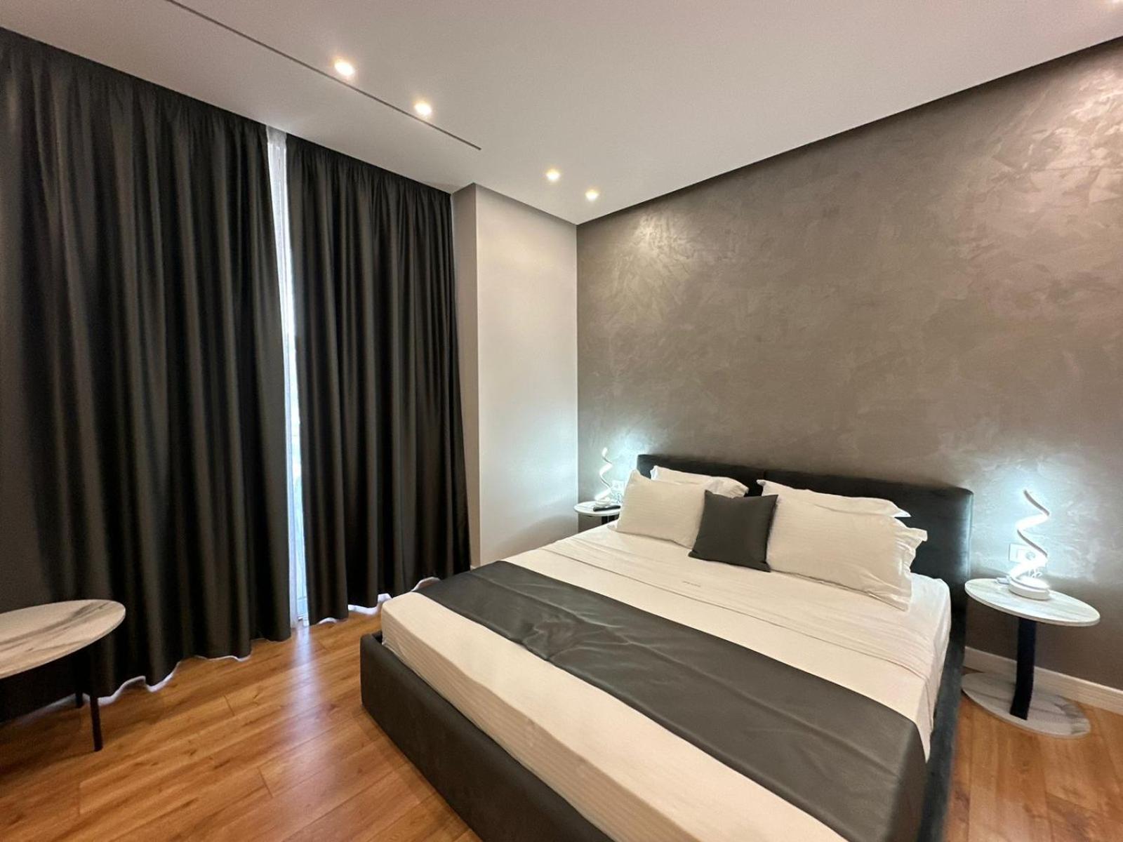 Hotel Ujvara Belsh Екстер'єр фото