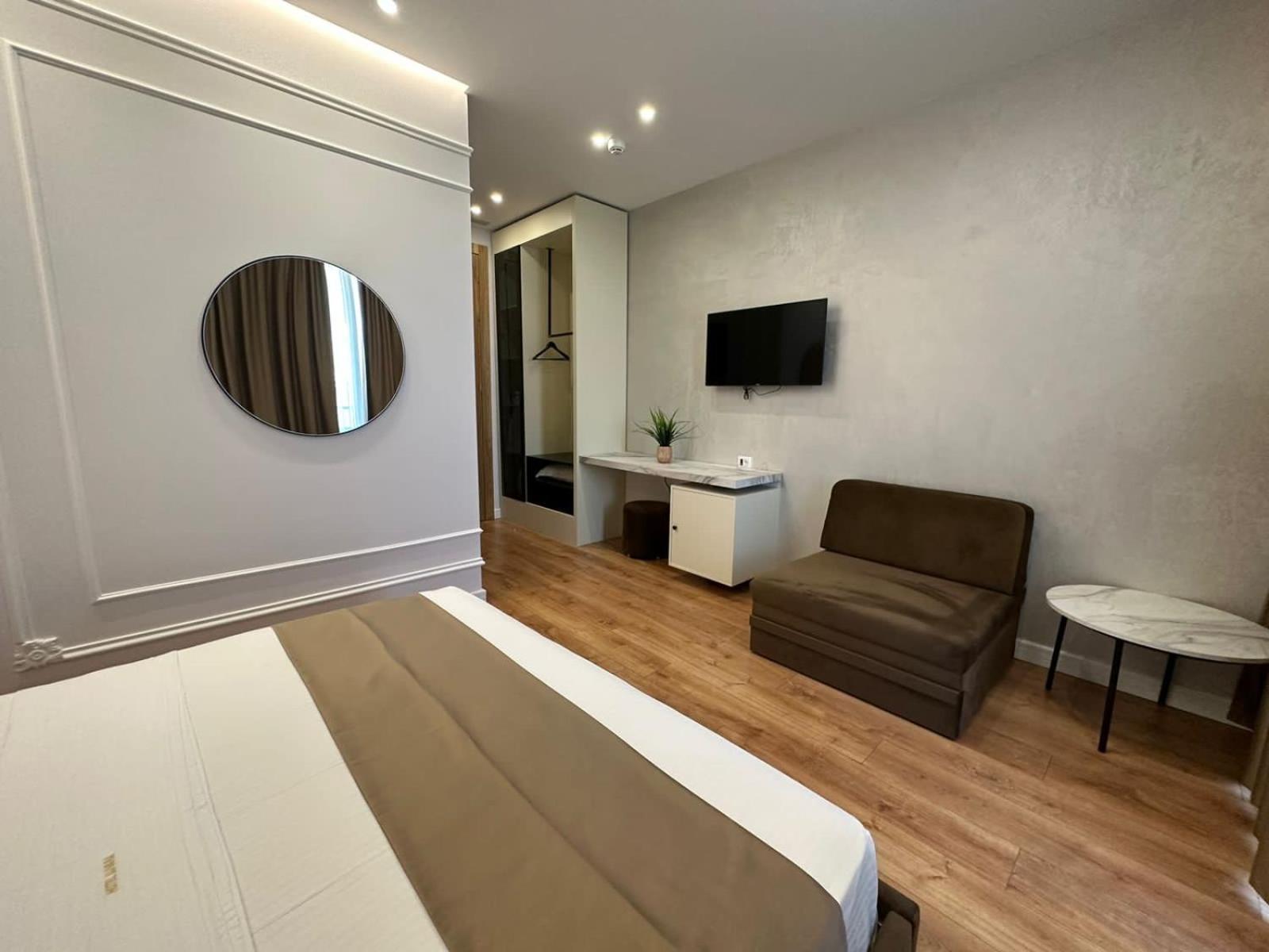 Hotel Ujvara Belsh Екстер'єр фото